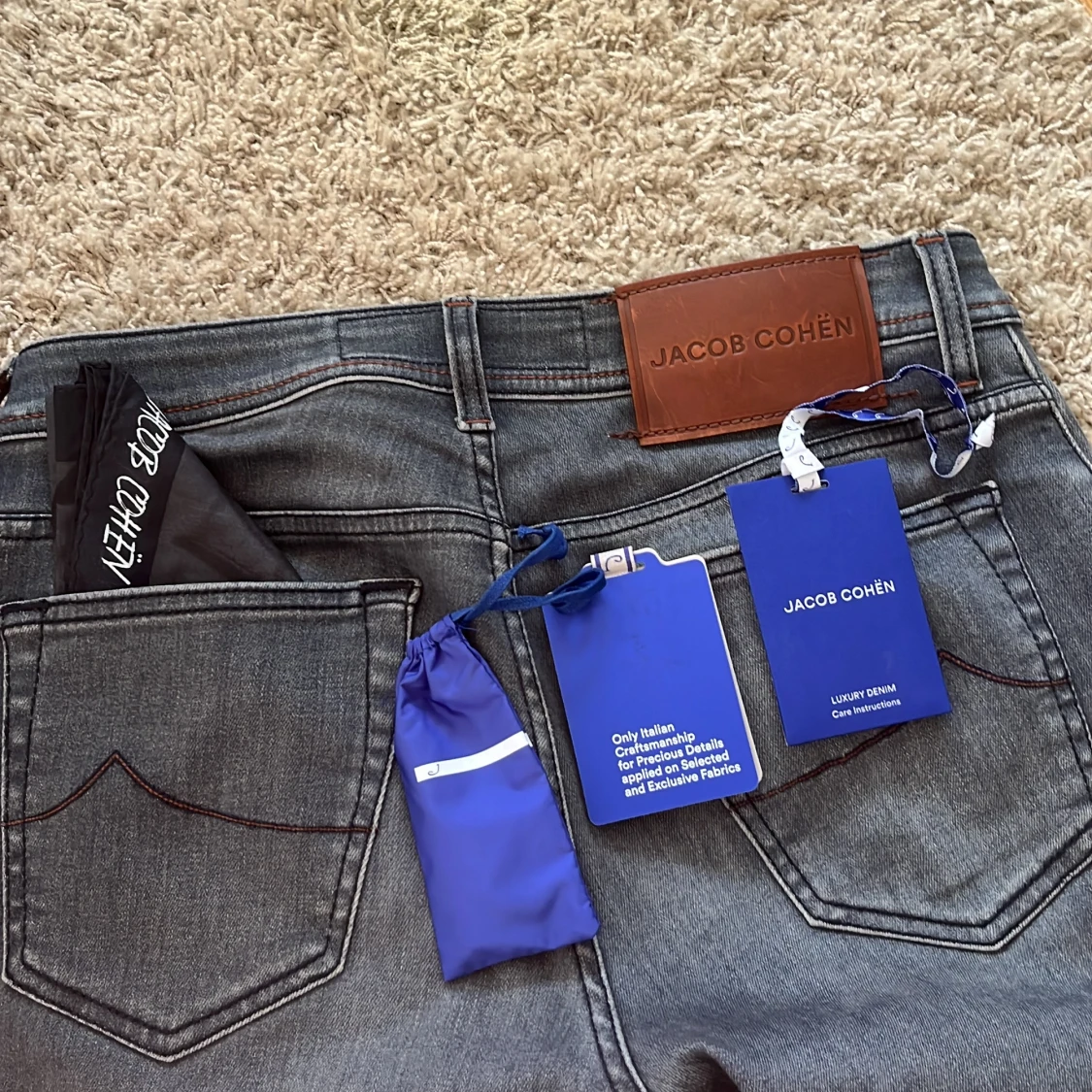 Grå Jacob Cohën jeans