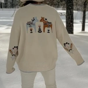 Söker Cloeys sweater - Söker denna tröja i XS/S! Kan betala bra.💗