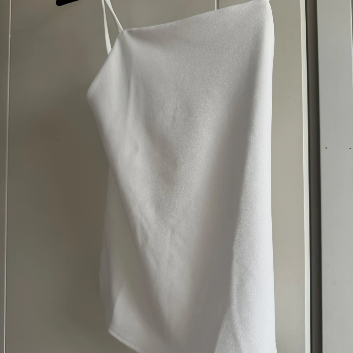 vit tröja från pull&bear öppen rygg (ny med prislapp!)