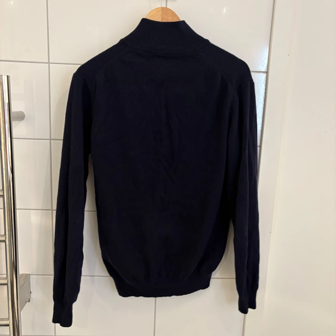 Mörkblå kofta från GANT i lammull - 1