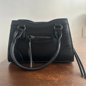 Handväska  - Supersöt handväska, som aldrig är använd! 