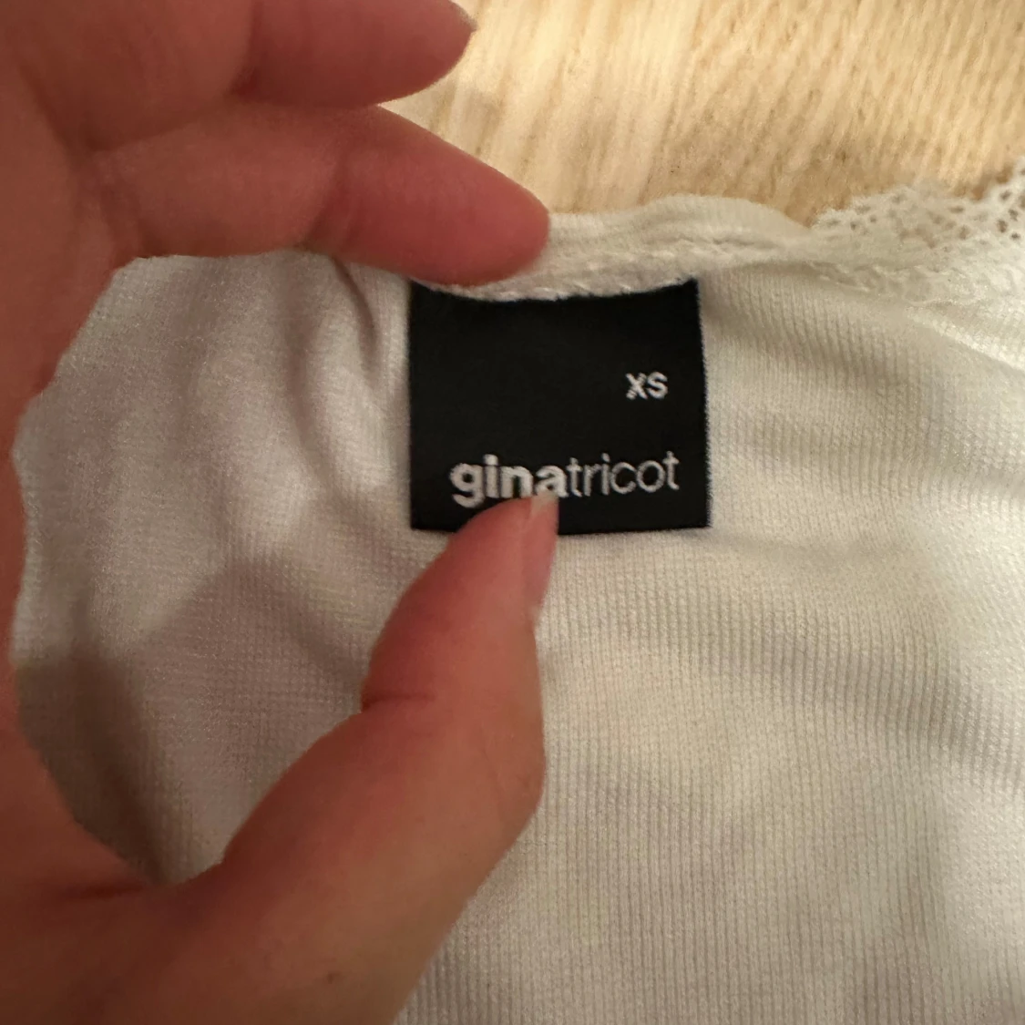 Vit blus med spets från Gina Tricot - 1