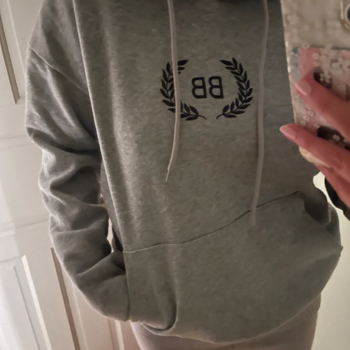 Grå hoodie - 1