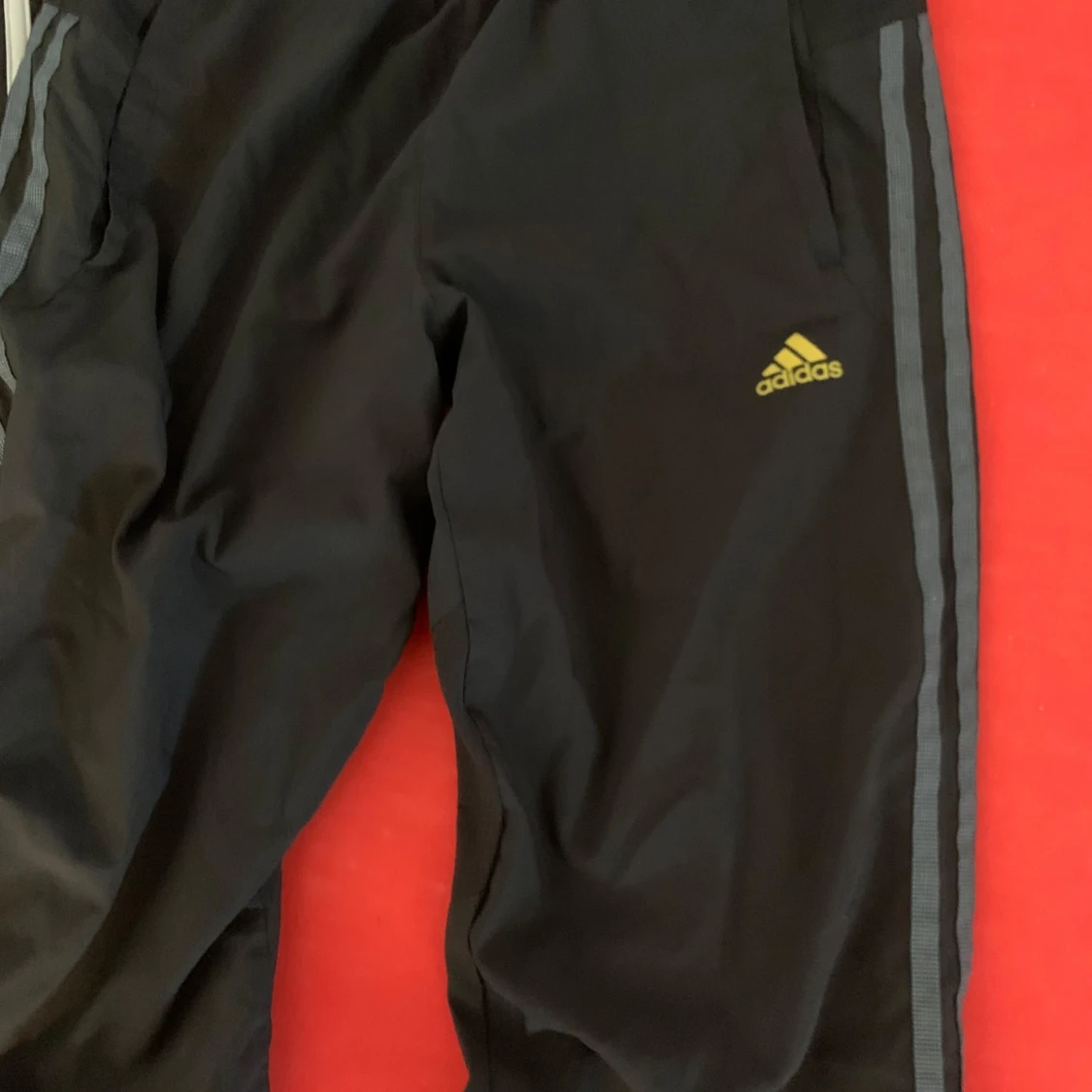 Svarta Adidas träningsshorts långa M - 1