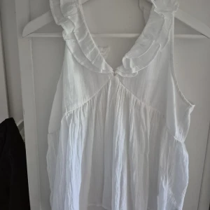 Vit volang topp från Gina Tricot - Aldrig använd 🎀