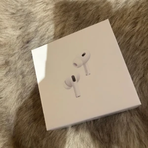 Ear pods 2 pro - Säljer dessa på grund av att jag redan har ett par som jag fick på jobbet. Först till kvarn! 😊