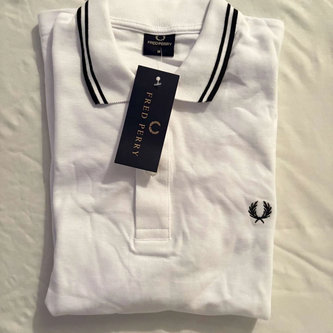 HELT NY Fred Perry piké med svarta detaljer - 2
