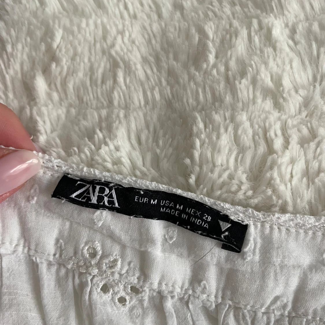 Vit broderad linnetopp från Zara - 2