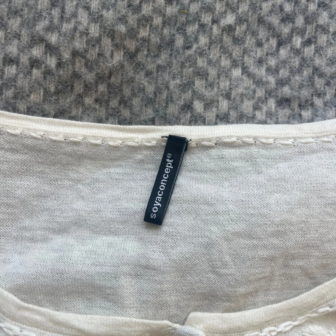 Vit broderad kofta från Soyaconcept - 2