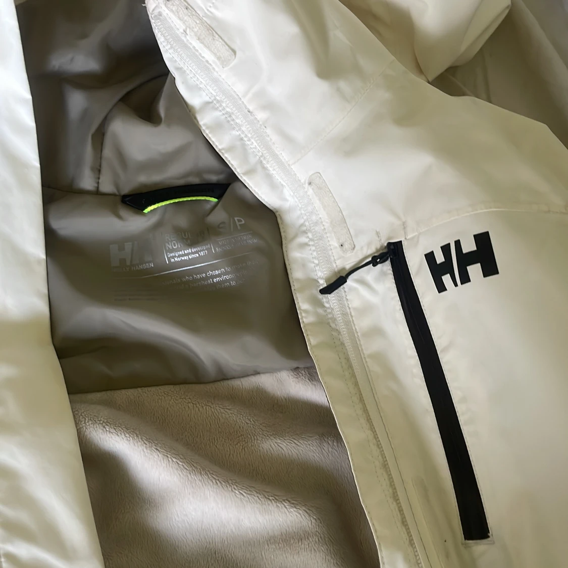 Vit vindjacka från Helly Hansen - 3