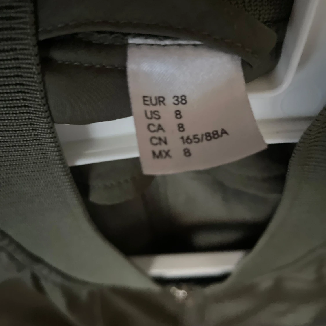 Olivgrön bomberjacka i storlek 38 - 2