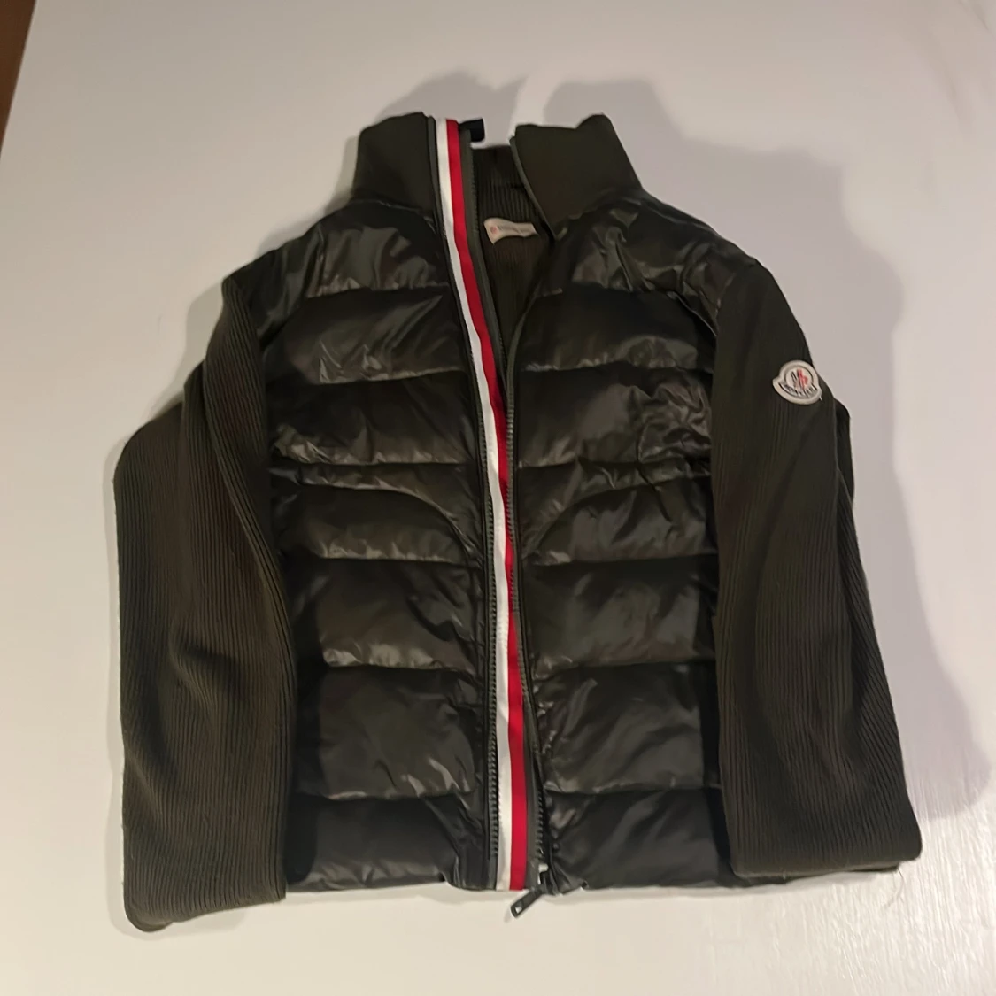 Svart pufferjacka från Moncler