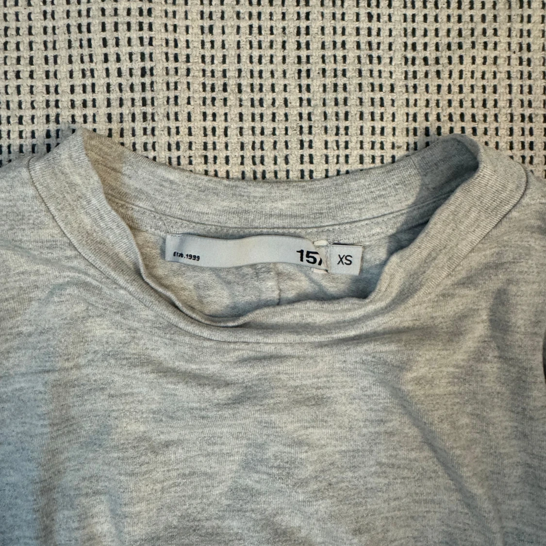 Grå tröja  - 1