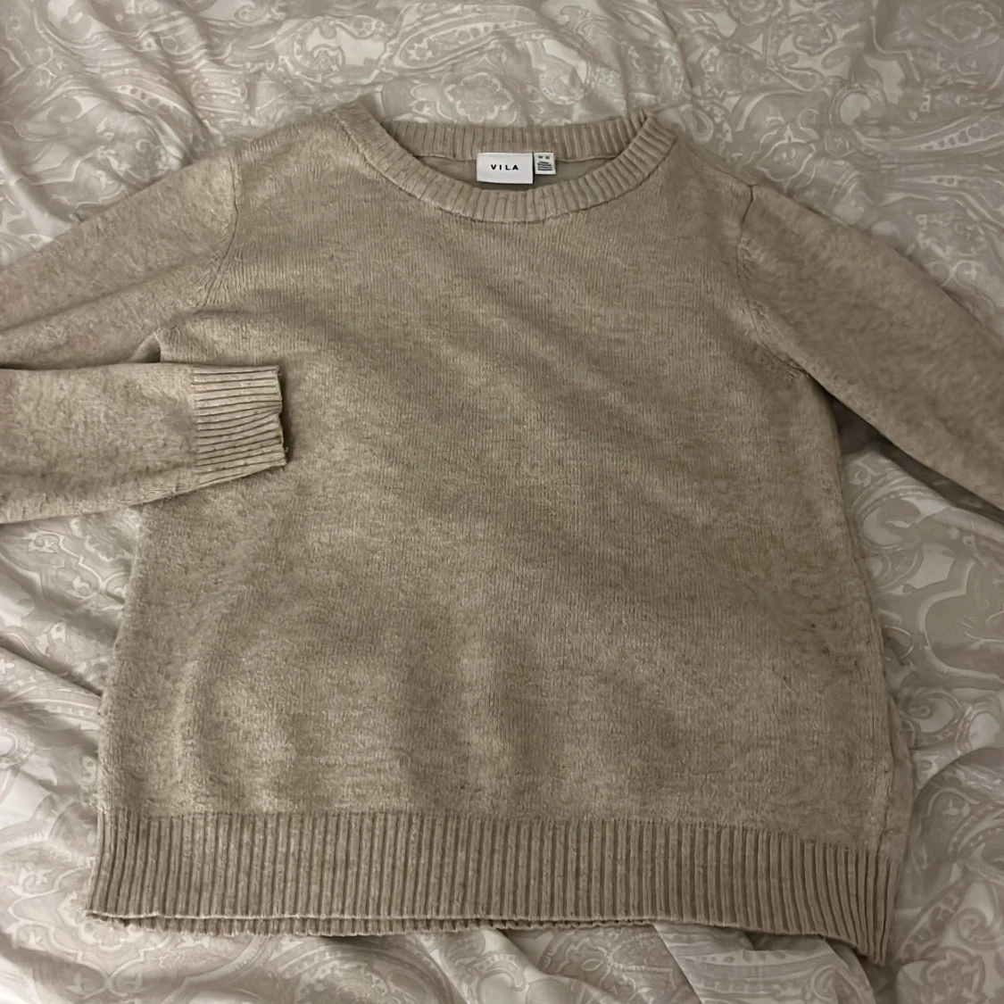 Beige stickad tröja från Vila - 1