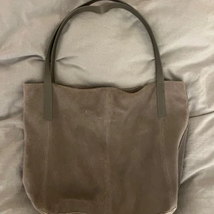 Anna Field väska - Grå väska från Anna Field. Bra skick!