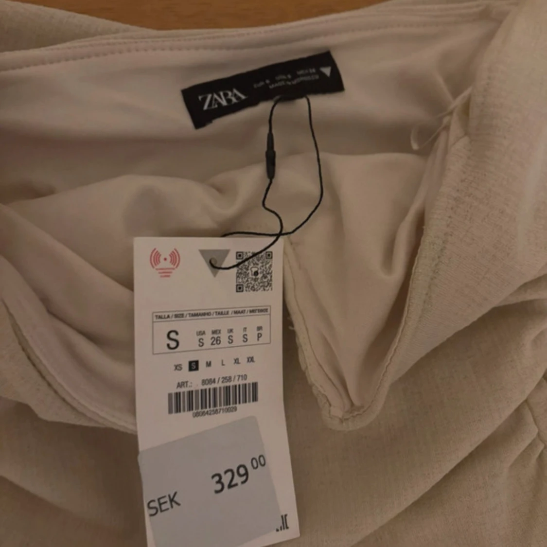 Beige offshoulder topp från Zara - 4