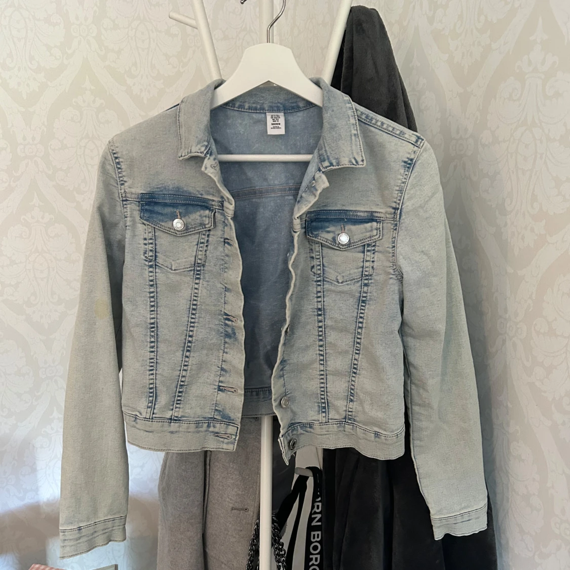 Ljusblå jeansjacka från &Denim