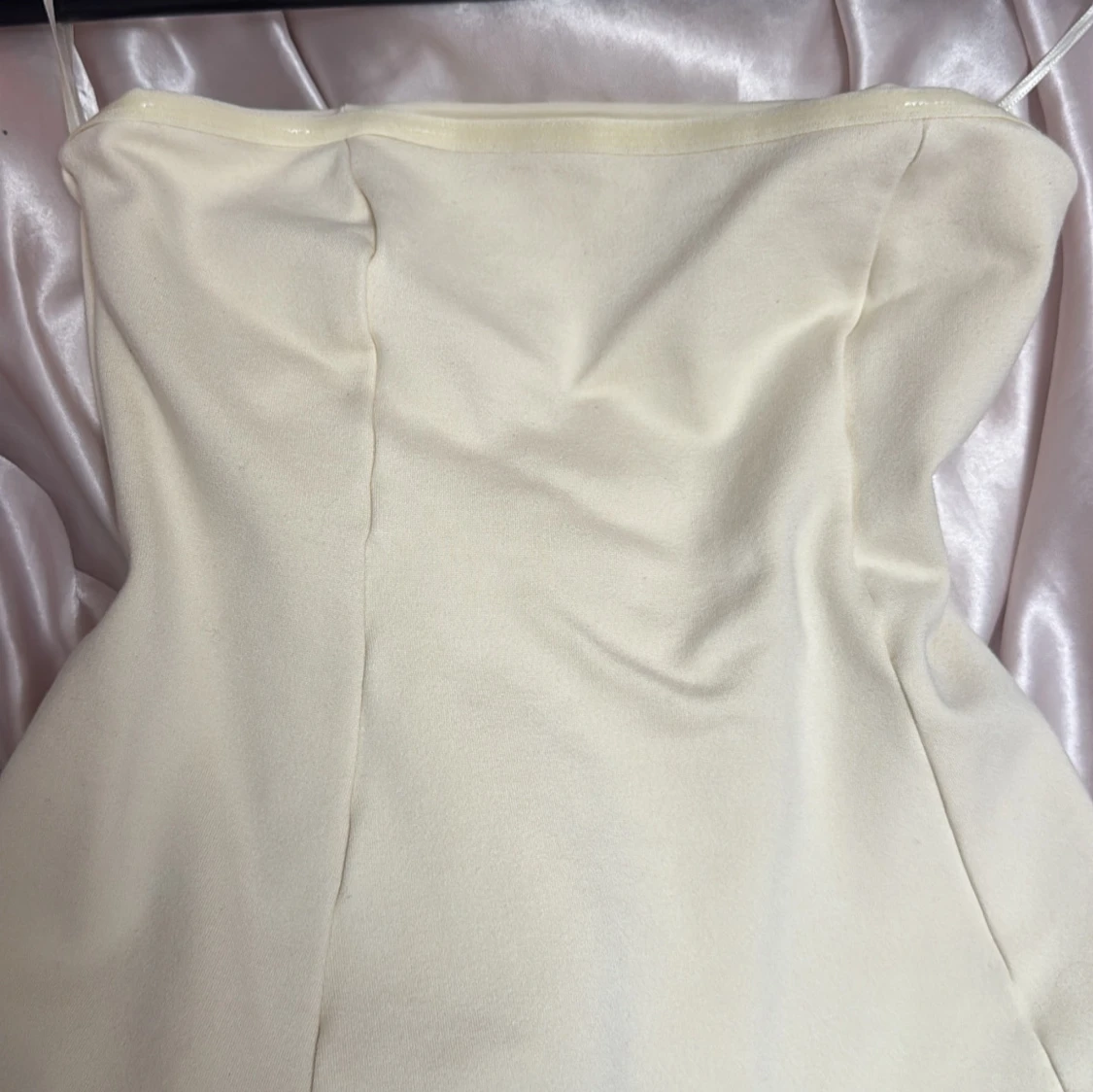 Champagnefärgad axelbandslös tube topp