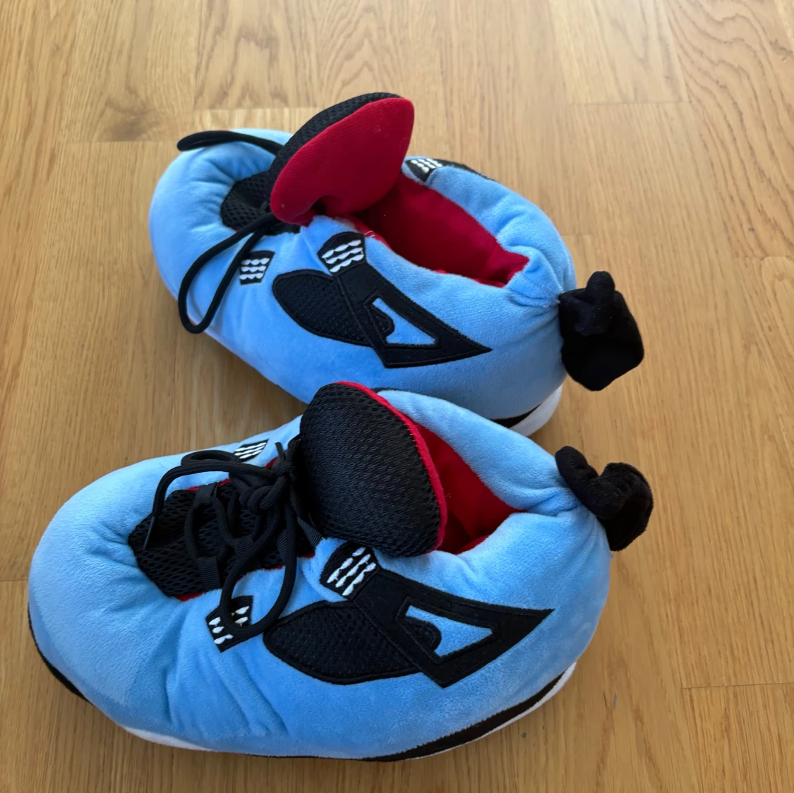 Blå fluffiga sneakers-tofflor Jordan 44  - 2