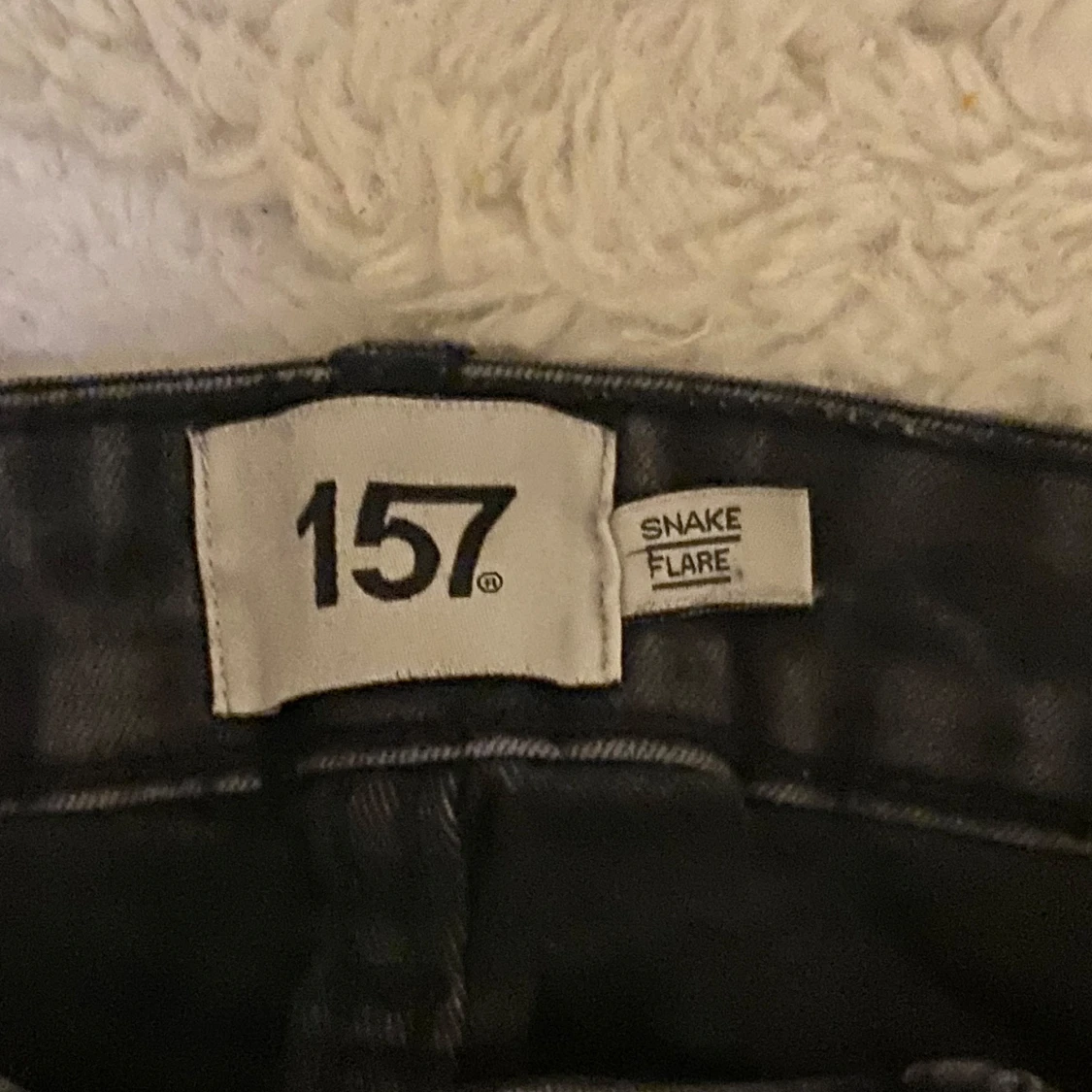 Svarta flare jeans från 157, stl S - 2
