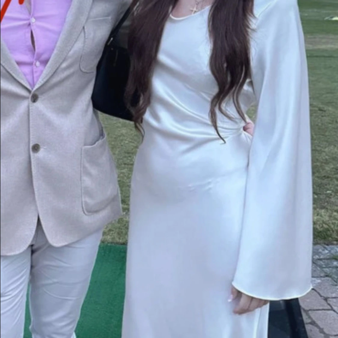 Champagnefärgad långklänning i satin - 1