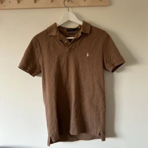 Ralph Lauren piké  - En riktigt fet Ralph lauren pike perfekt till sommare endast 699kr prutbart pris skick 10/10 inga skavanker