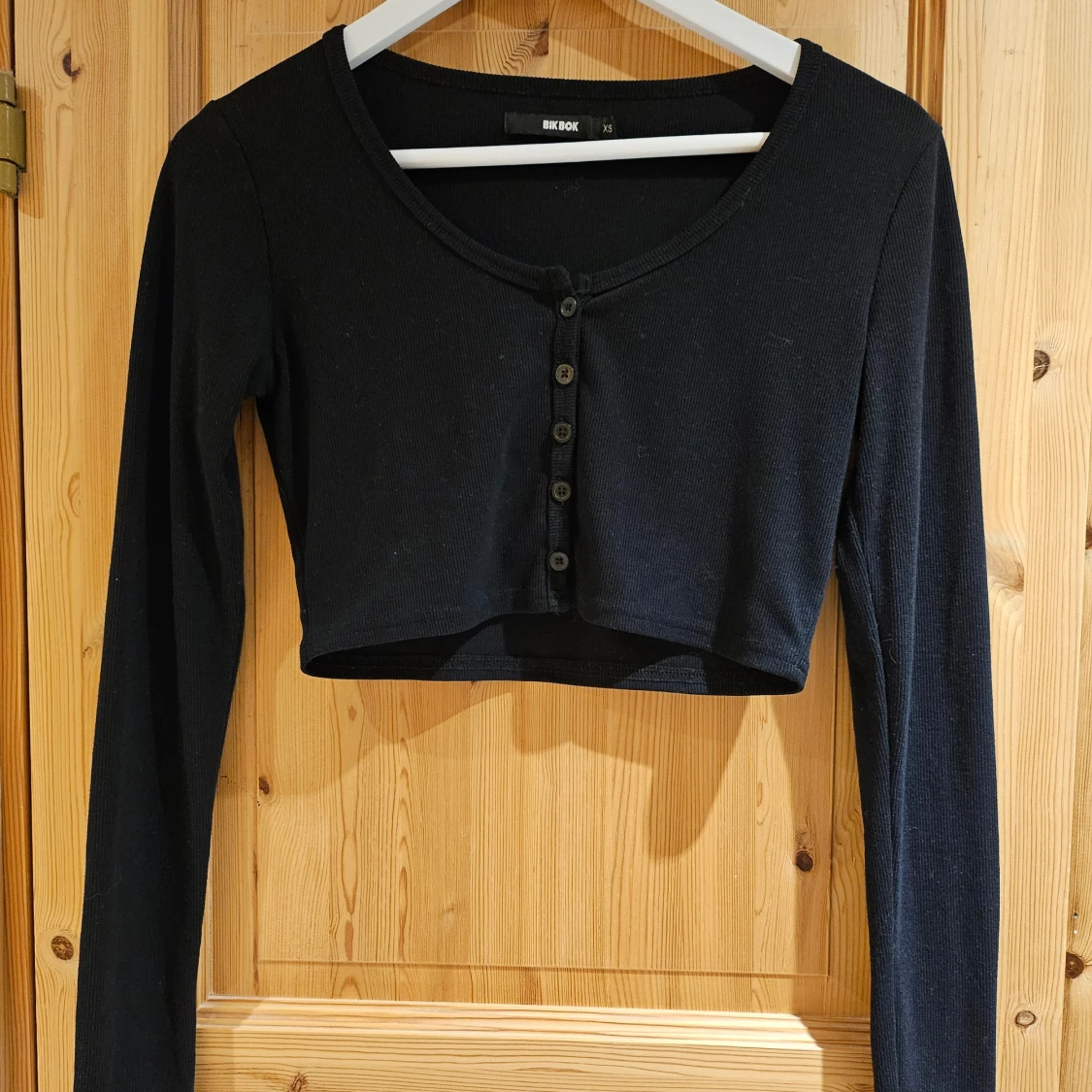 Ribbad croppad tröja från Bik Bok