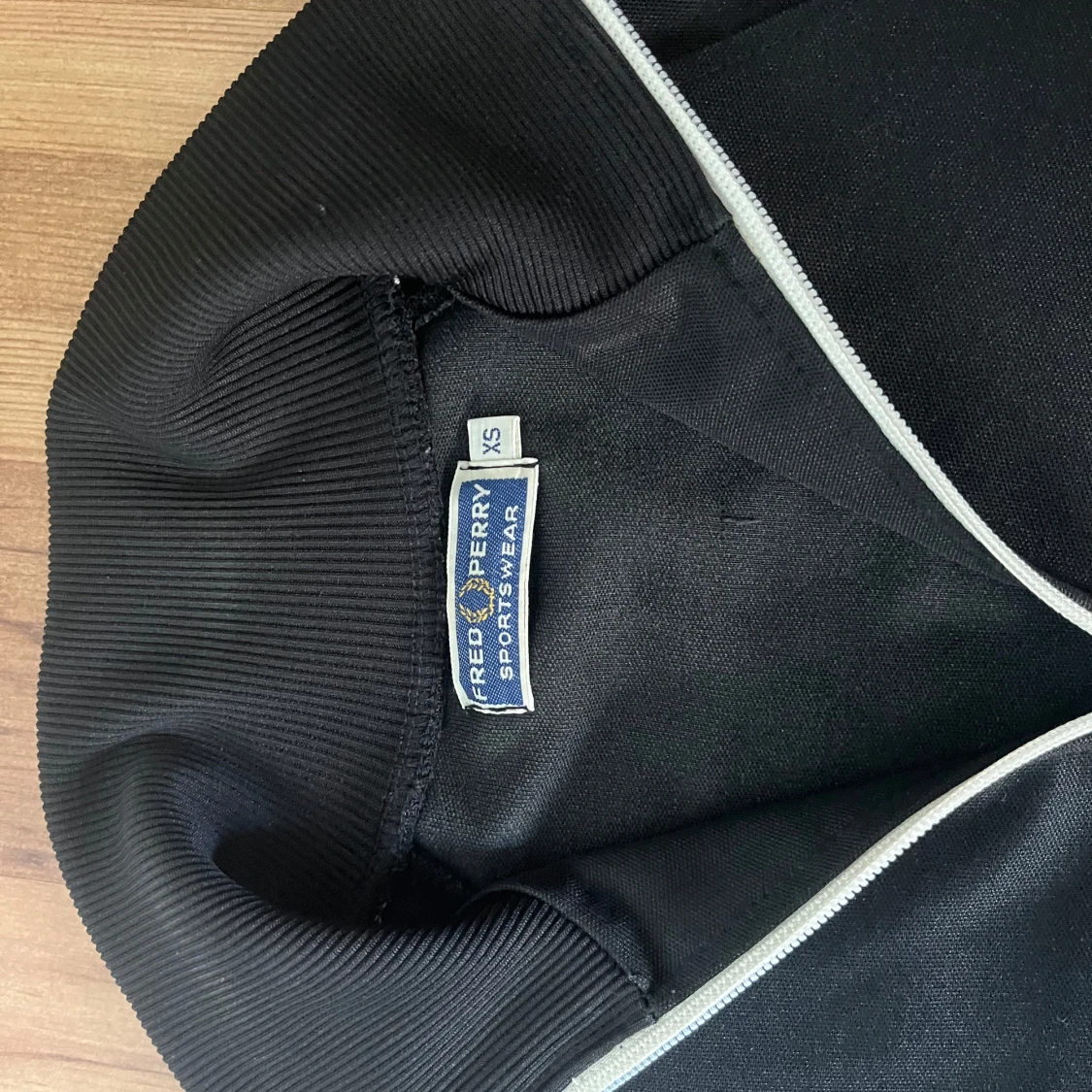 Svart track jacket från Fred Perry - 1