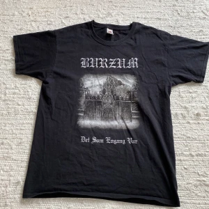 Burzum t-shirt - Svart burzum tröja ifrån punktshop. Bra skick