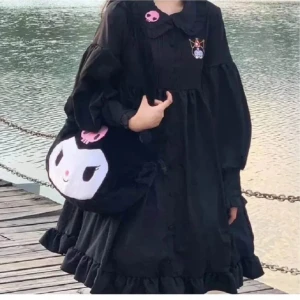 Svart Kawaii Kuromi Klänning - Svart lolita, kawaii, kuromi klänning som endast blivit provad säljes! Storlek: XXS-M, japansk L-XL  Köparen står för frakt!