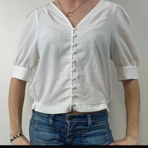 Vit blus  - Vit blus från vero Moda i storlek s