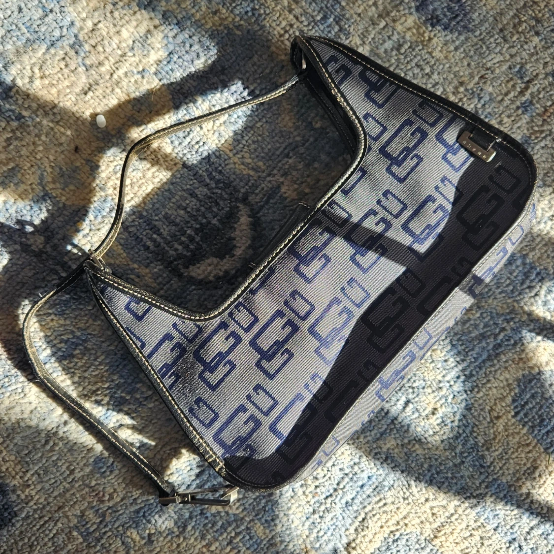 Guess vintage axelväska - 1