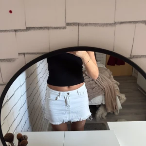 Jeanskjol - Super fin jeans kjol från Gina tricot, använd hyfsat många gånger men fortfarande super fin!