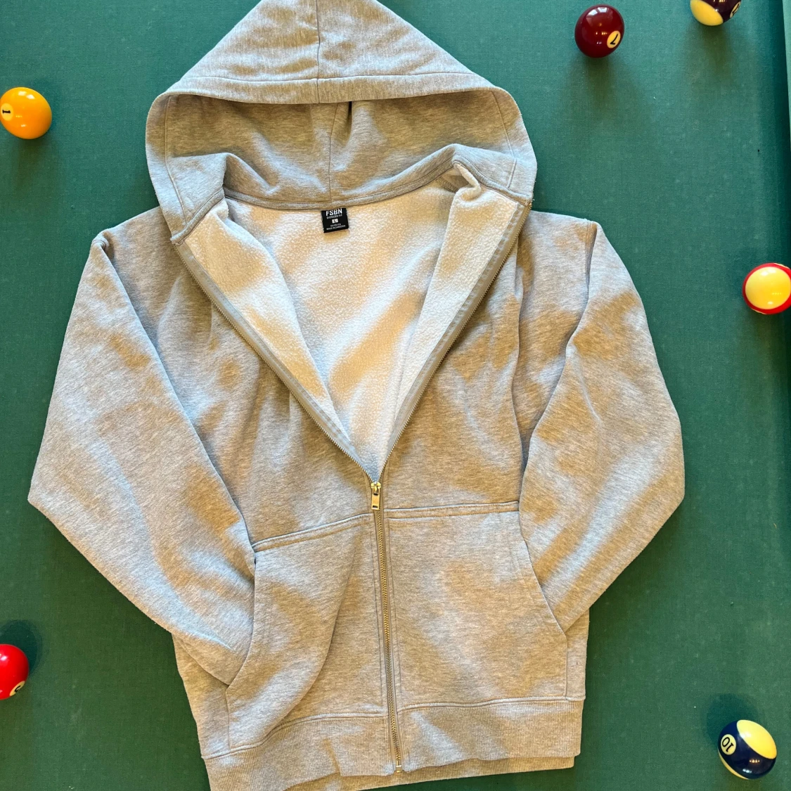 Grå hoodie zip up - 1