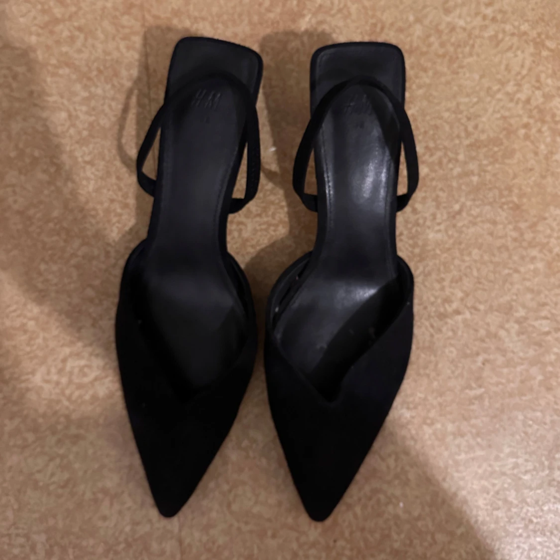 Svarta klackskor  - 1