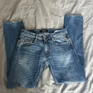 Replay jeans - Tvärfeta Replay jeans! Knappt använda och är inget fel på dem. Storlek W29 L32.
