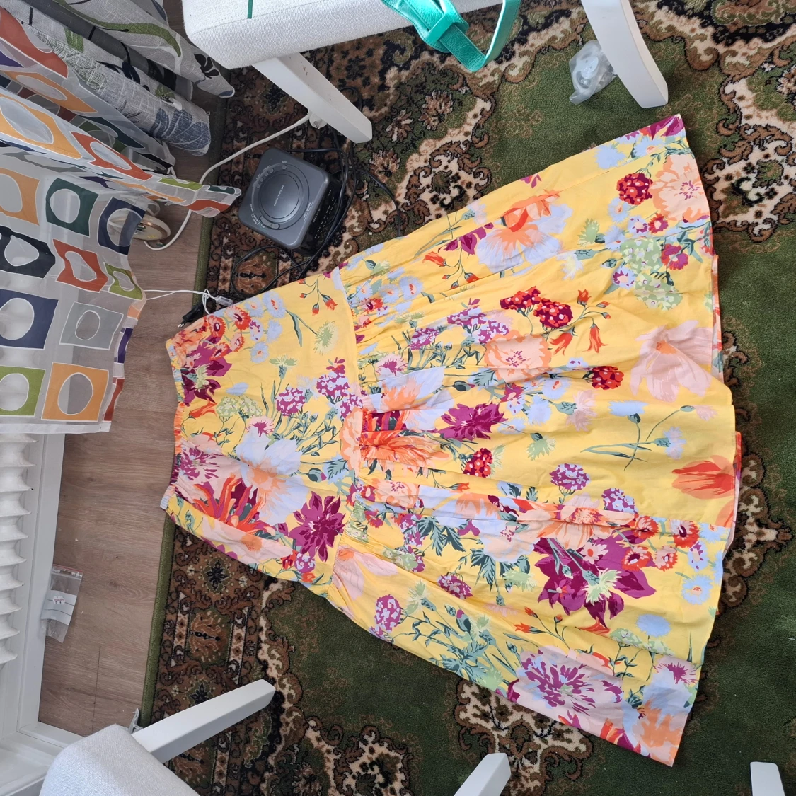 Gul blommig klänning - 2