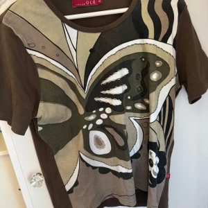 Y2k T-shirt  - Köpt second hand men aldrig använd av mig