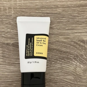 Snigelslem - Hejsan! Säljer en oöppnad snigel slem. Säljes eftersom jag redan har en sån och det var mer kvar än vad jag trodde. Den ger ett naturligt glow och smälter in på huden snabbt! 