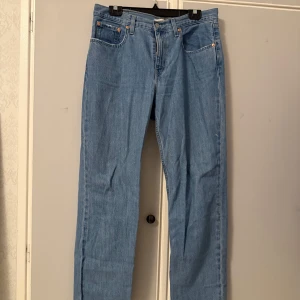 Low waist jeans Levi's - Low waist jeans från levi’s, aldrig använda och säljer då dem är för stora. Pris går absolut att förhandla🥰