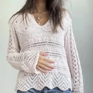 Stickad tröja från Odd Molly - Så gullig stickad tröja från odd molly som tyvärr aldrig kommer till användning. Bra skick och knappt aldrig använd. Lånade bilder! 