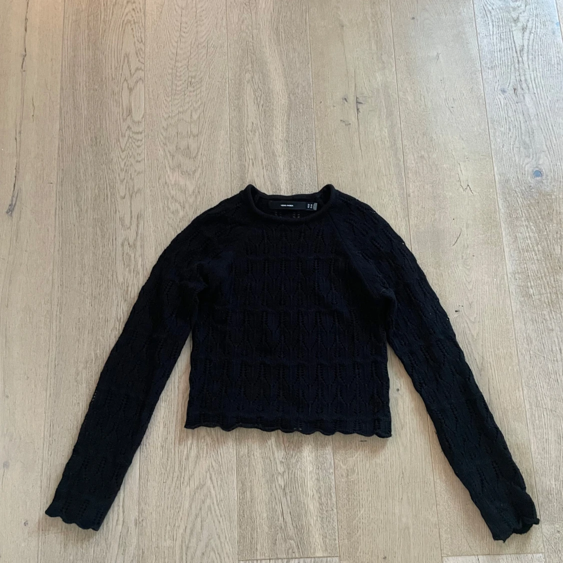 Svart stickad tröja från VERO MODA