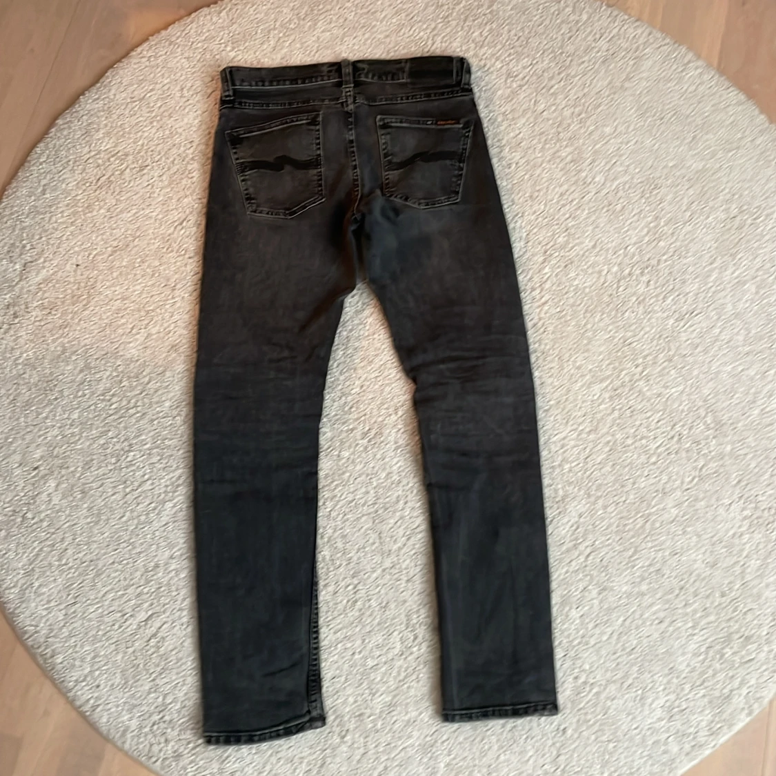 Svarta lean Dean från Nudie Jeans - 1
