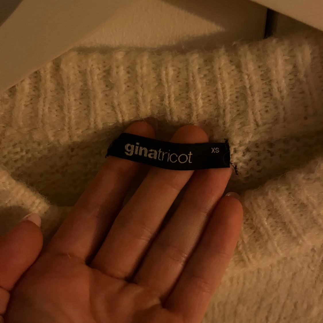 Krämvit stickad tröja från Gina  - 2