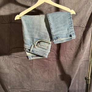 Jacob cohën jeans  - Tjena! Säljer nu dessa Jacob cohën jeansen i strl w31! Dom är i ett toppen skick 8/10, inga defekter! Om ni undrar något är det bara att höra av sig!😀