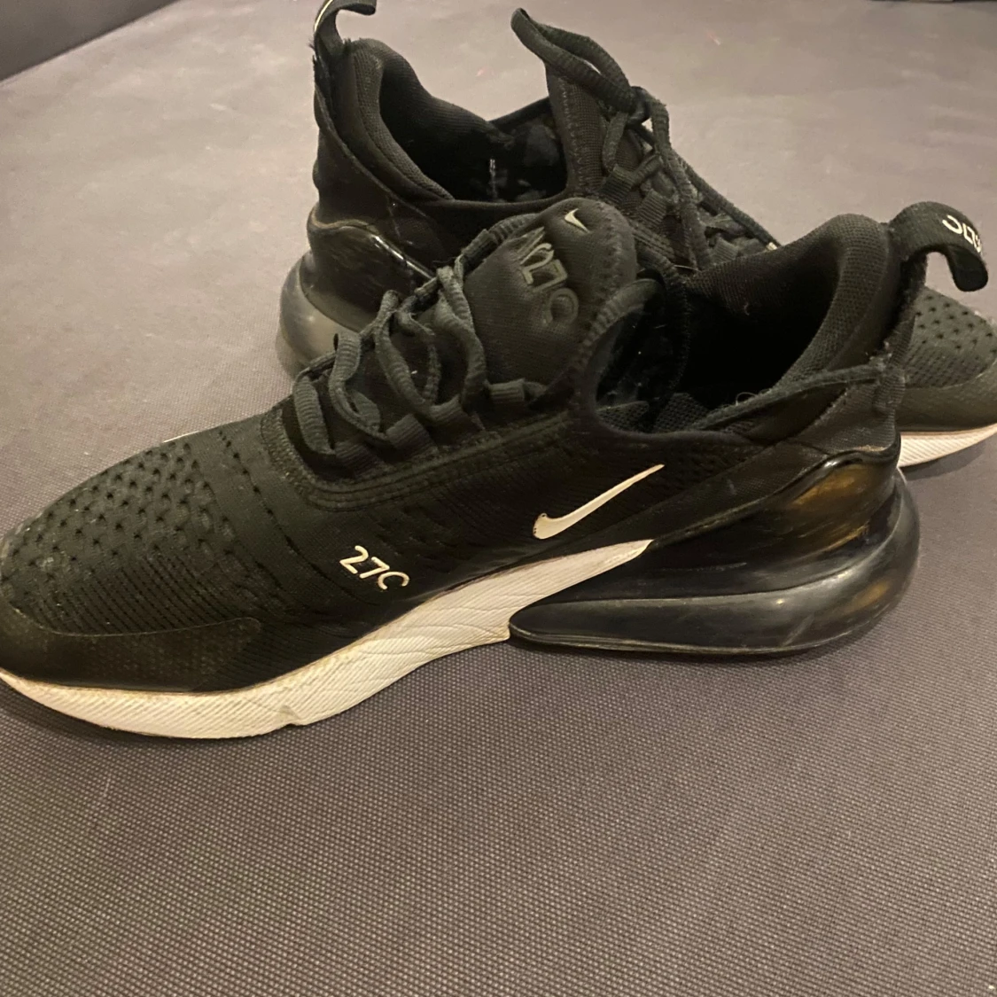 Svarta Nike Air Max 270 - 1