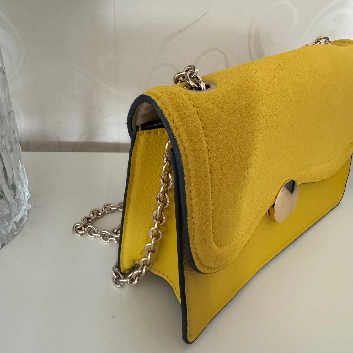 Gul axelväska med kedja - 1