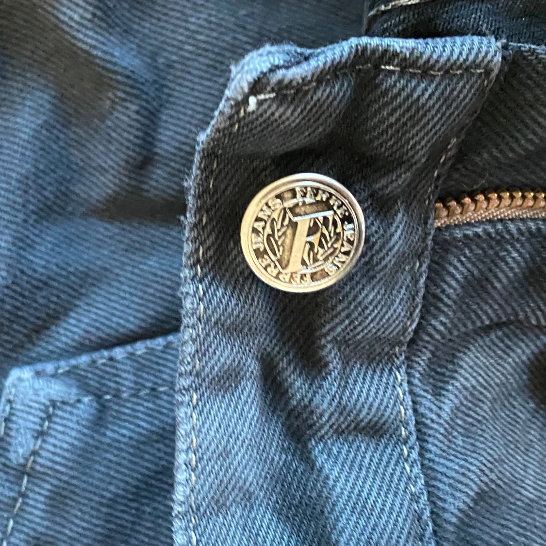 Mörkblå byxor från True Relic - 3