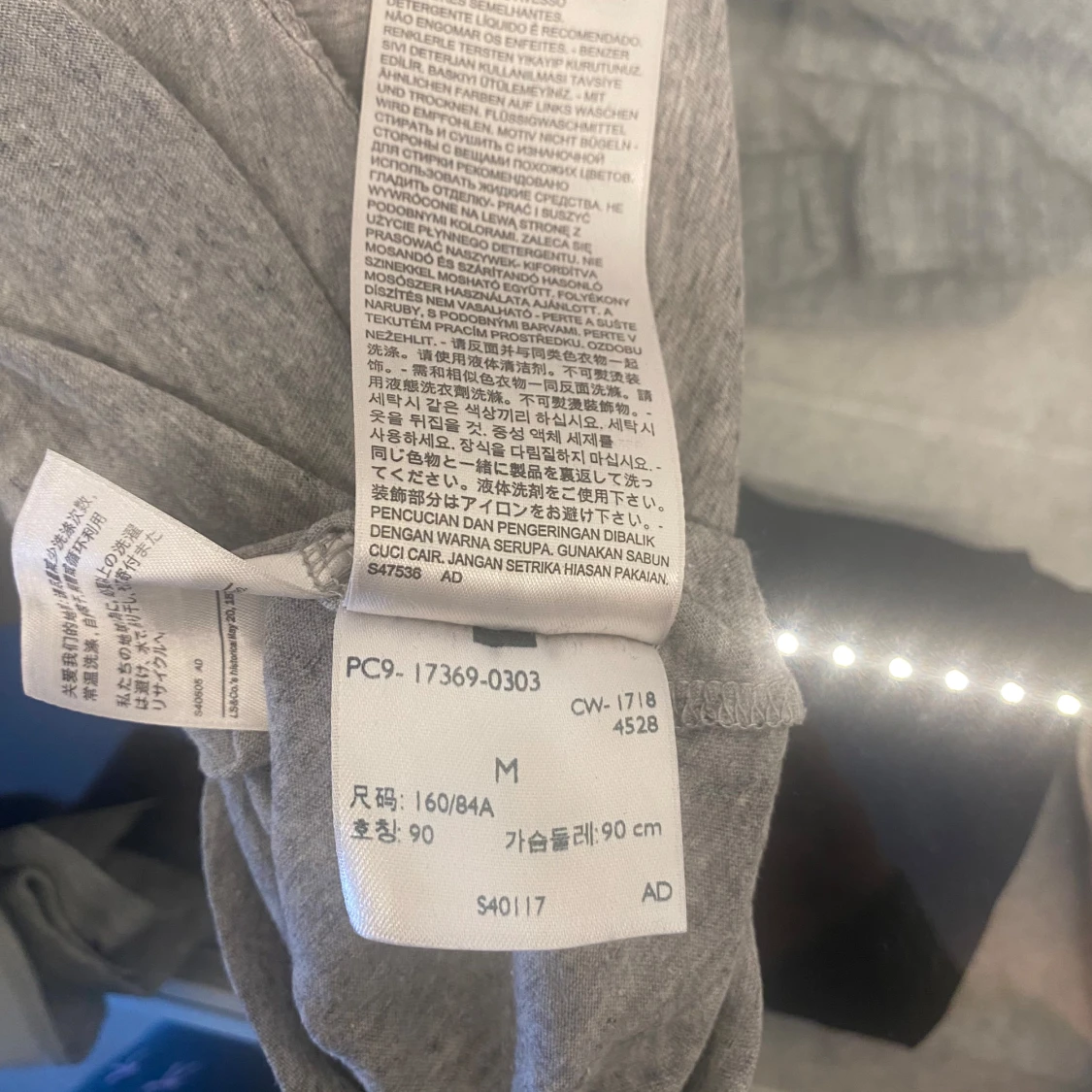 Grå t-shirt från Levi's - 1