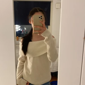 Off shoulder tröja  - Världens snyggaste Off shoulder tröja från Gina.”knappast använd”